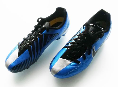 (398) Nike T90 shoot IV FG football boots size 4 BNIB